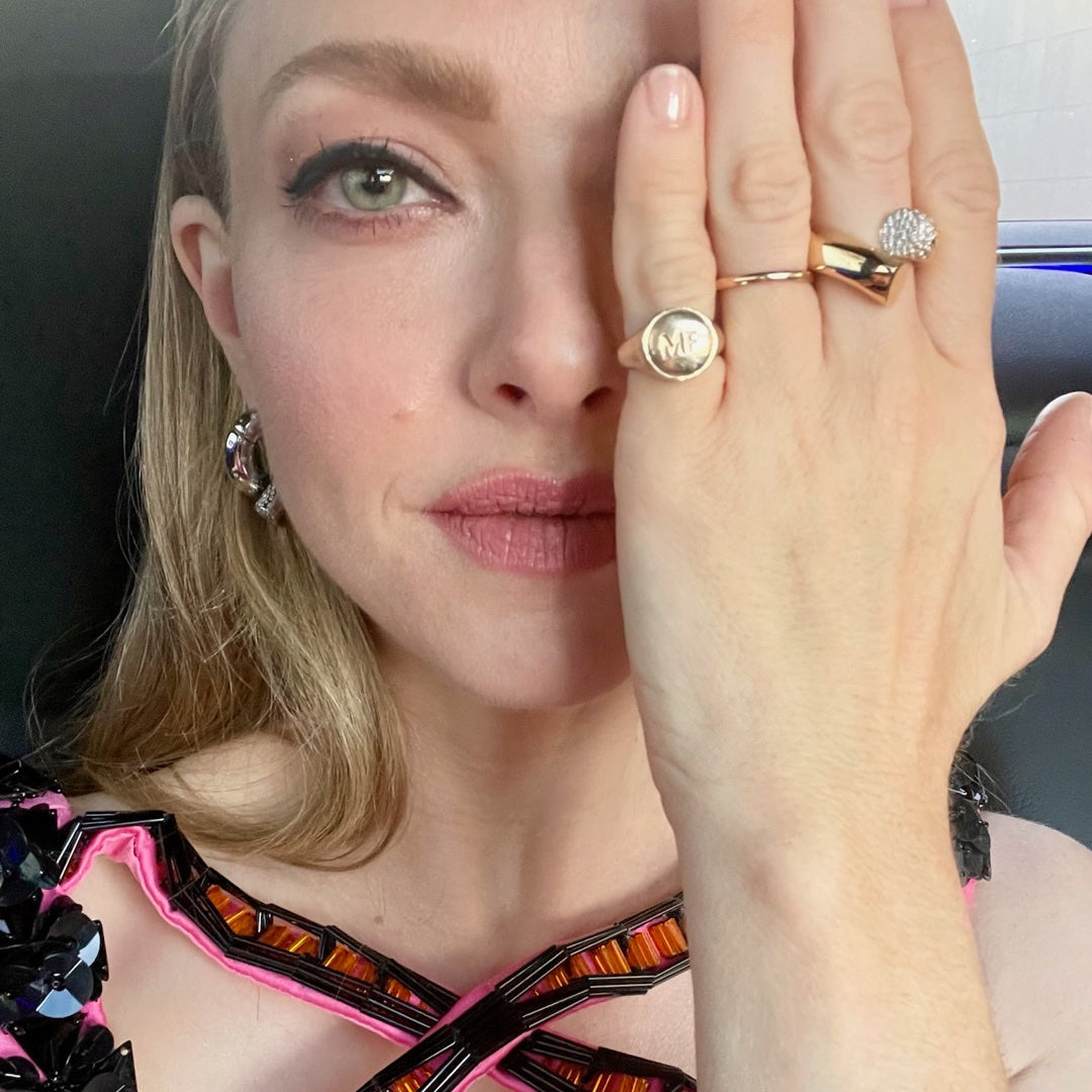 Amanda Seyfried just can’t live without her Mife Signet!